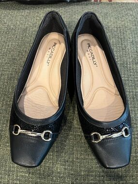 Piccadilly Black Comfort Ballet Flats with Gold Accent (sz 7)